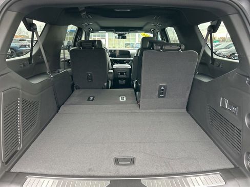 New 2026 Chevrolet Suburban Z71 image 33