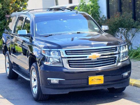 Used 2015 Chevrolet Suburban LTZ RWD image 2