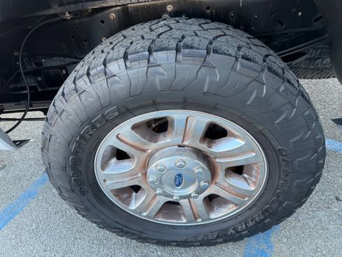 Used 2015 Ford F250 Lariat w/ Lariat Ultimate Package image 31