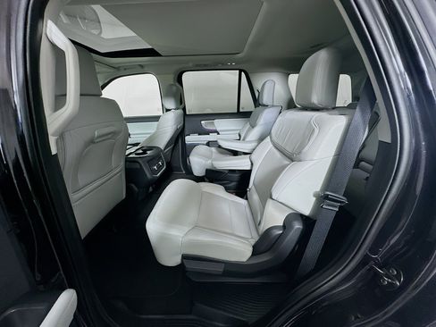 Used 2025 Ford Expedition Platinum AWD/4WD image 30