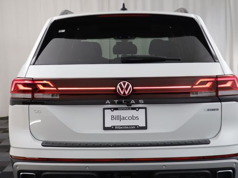 New 2026 Volkswagen Atlas Peak Edition image 15