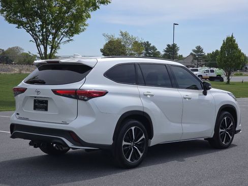Used 2021 Toyota Highlander XSE AWD/4WD image 7