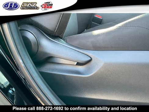 Used 2021 Toyota Venza LE image 13