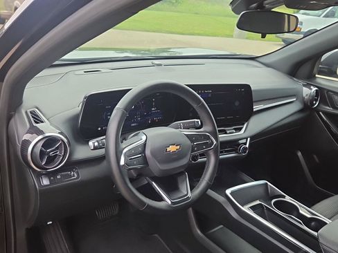 Used 2025 Chevrolet Equinox LT FWD image 18