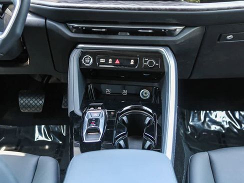Used 2025 Audi Q5 Premium w/ Convenience Package AWD/4WD image 14