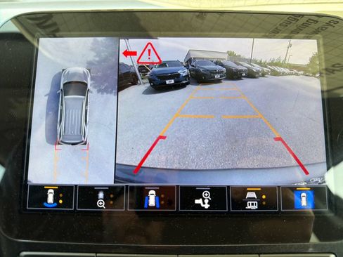 Used 2024 Chevrolet Equinox Premier AWD/4WD image 42