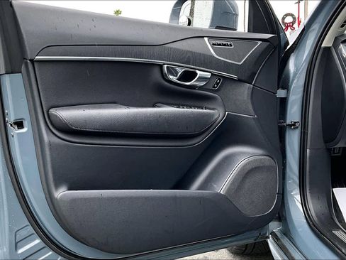 Used 2020 Volvo XC90 T6 Momentum w/ Protection Package Premier image 21