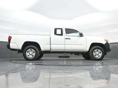Used 2022 Toyota Tacoma SR AWD/4WD image 32