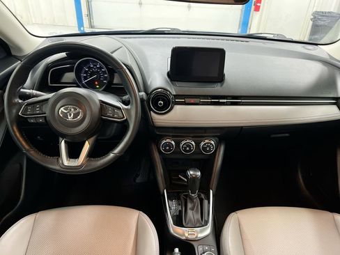 Used 2019 Toyota Yaris XLE FWD image 10