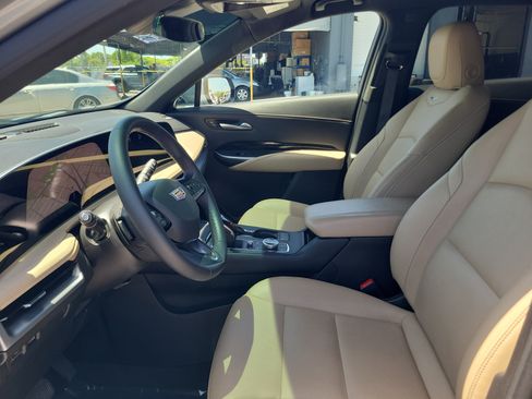 Used 2024 Cadillac XT4 Luxury FWD image 11