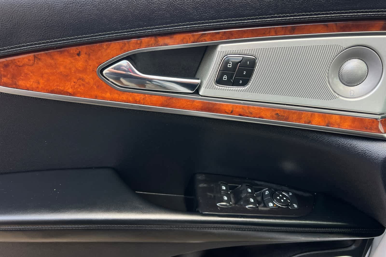 Used 2019 Lincoln Nautilus Reserve w/ Ultimate Package AWD/4WD image 12