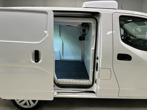 Used 2021 Nissan NV200 SV image 9