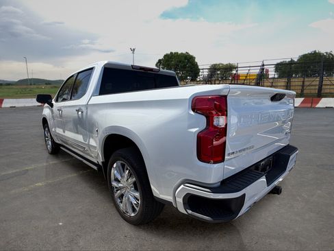 Used 2025 Chevrolet Silverado 1500 High Country AWD/4WD image 3