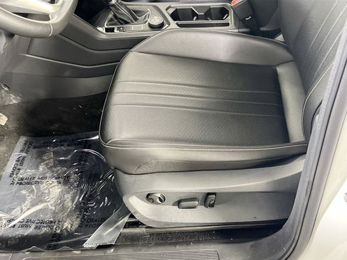 Used 2022 Volkswagen Tiguan SE image 18