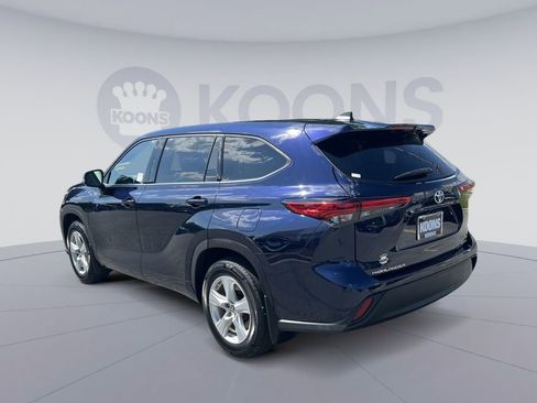 Used 2022 Toyota Highlander LE AWD/4WD image 4
