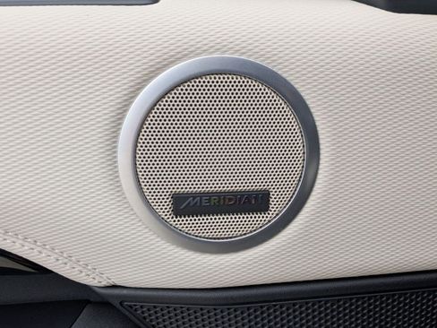 Used 2022 Land Rover Discovery S R-Dynamic image 14