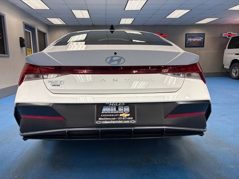 Used 2025 Hyundai Elantra SEL image 7