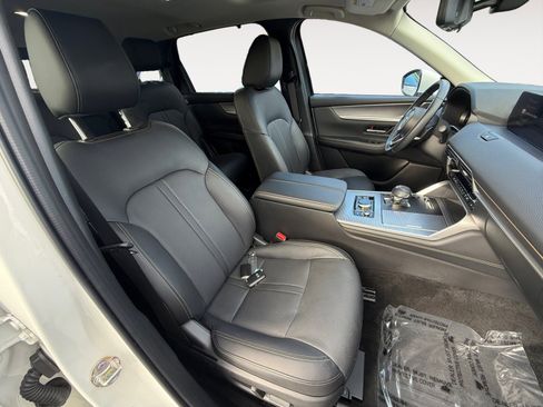 Certified 2024 MAZDA CX-90 Plug-In Hybrid w/ Preferred image 19