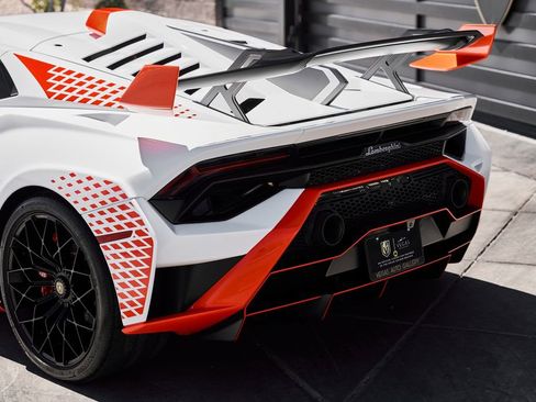 Used 2024 Lamborghini Huracan STO image 17