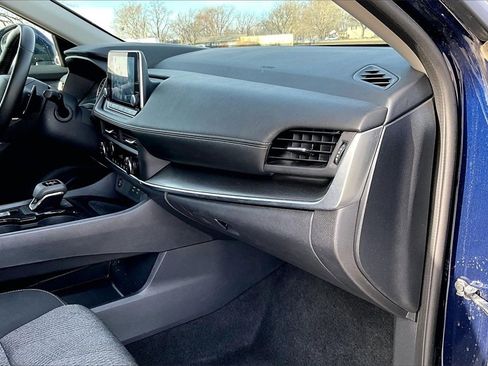 Used 2025 Nissan Rogue SV image 14