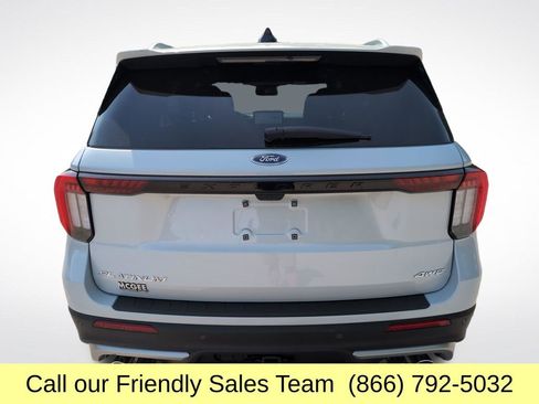 Used 2025 Ford Explorer Platinum w/ Ultimate Package AWD/4WD image 5