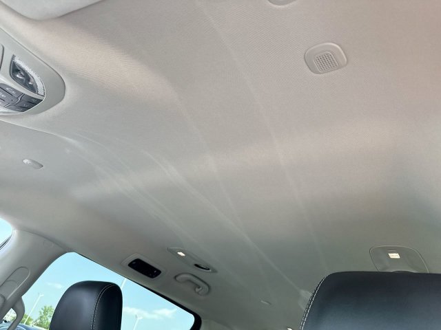 Used 2023 Chrysler Pacifica Touring-L FWD image 21
