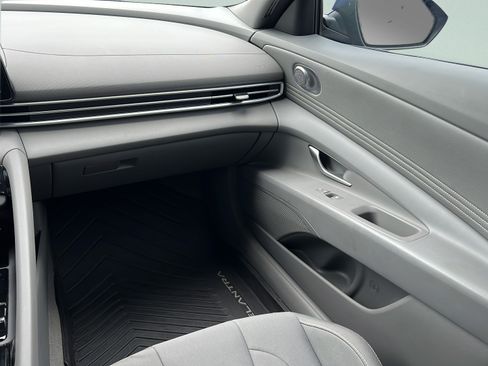 Certified 2025 Hyundai Elantra SEL FWD image 12