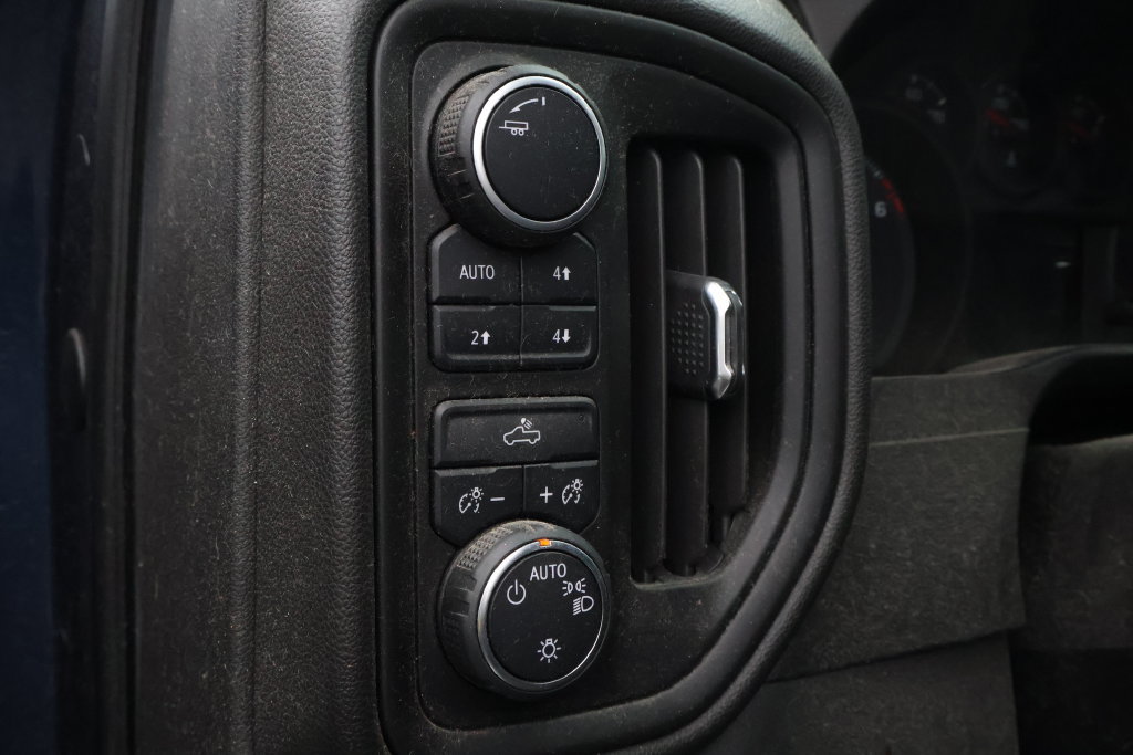 Used 2020 Chevrolet Silverado 1500 Custom Trail Boss w/ Custom Convenience Package AWD/4WD image 15