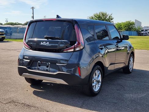 Used 2025 Kia Soul LX FWD image 4