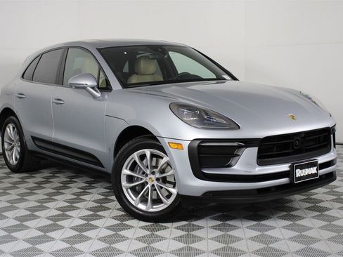 Used 2025 Porsche Macan image 9
