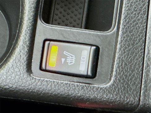 Used 2020 Nissan Rogue SV w/ Premium Package image 20