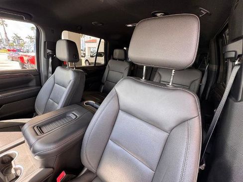 Used 2022 Chevrolet Tahoe Z71 w/ Luxury Package AWD/4WD image 20
