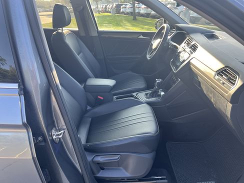 Certified 2023 Volkswagen Tiguan SE w/ Panoramic Sunroof Package FWD image 27