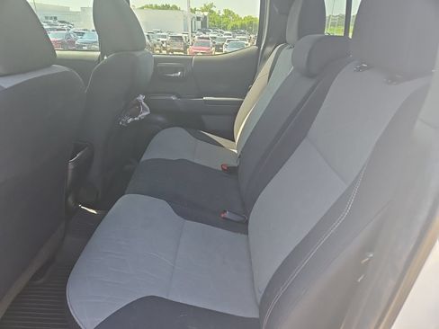 Used 2022 Toyota Tacoma TRD Off-Road w/ Technology Package RWD image 14