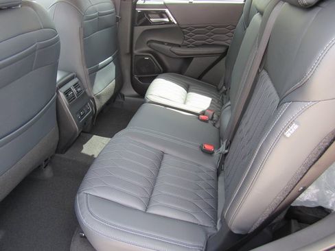 New 2025 Mitsubishi Outlander SEL image 9