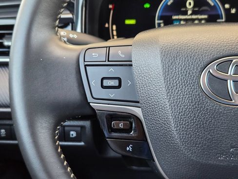 Used 2025 Toyota Camry SE FWD image 21