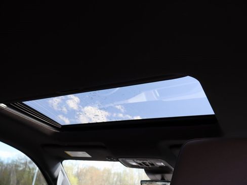 Used 2022 Chevrolet Silverado 1500 ZR2 w/ Technology Package image 19