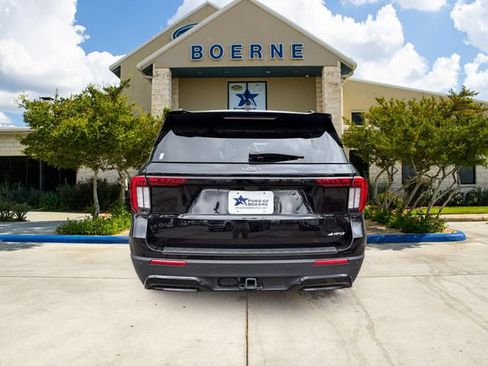 Used 2025 Ford Explorer ST-Line w/ ST-Line Street Pack AWD/4WD image 4