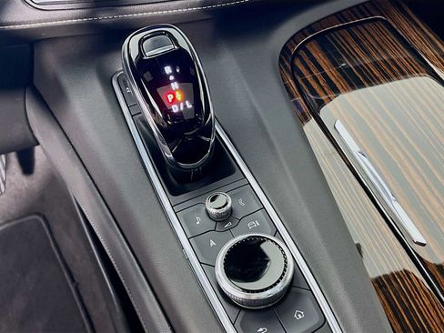 Used 2023 Cadillac Escalade Premium Luxury image 17