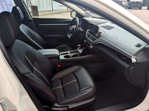 Used 2025 Nissan Altima 2.5 SR FWD image 24