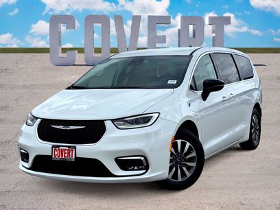 Used 2024 Chrysler Pacifica Select