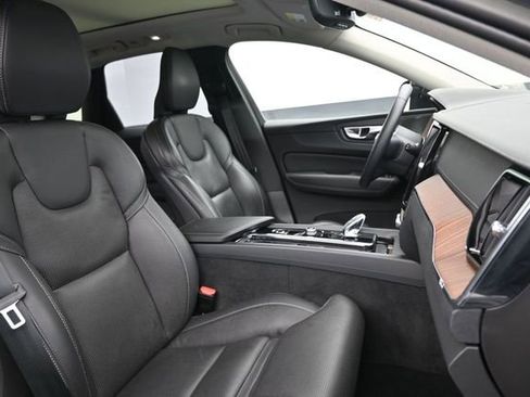 Used 2023 Volvo XC60 B5 Ultimate w/ Climate Package FWD image 37
