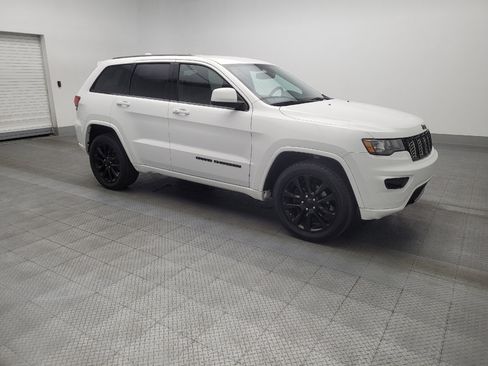 Used 2018 Jeep Grand Cherokee Altitude image 11