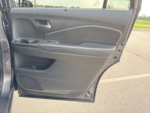 Used 2019 Honda Pilot Touring image 17