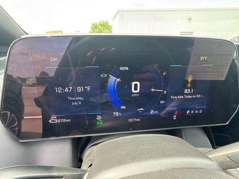 Used 2025 Chevrolet Equinox EV LT FWD image 19