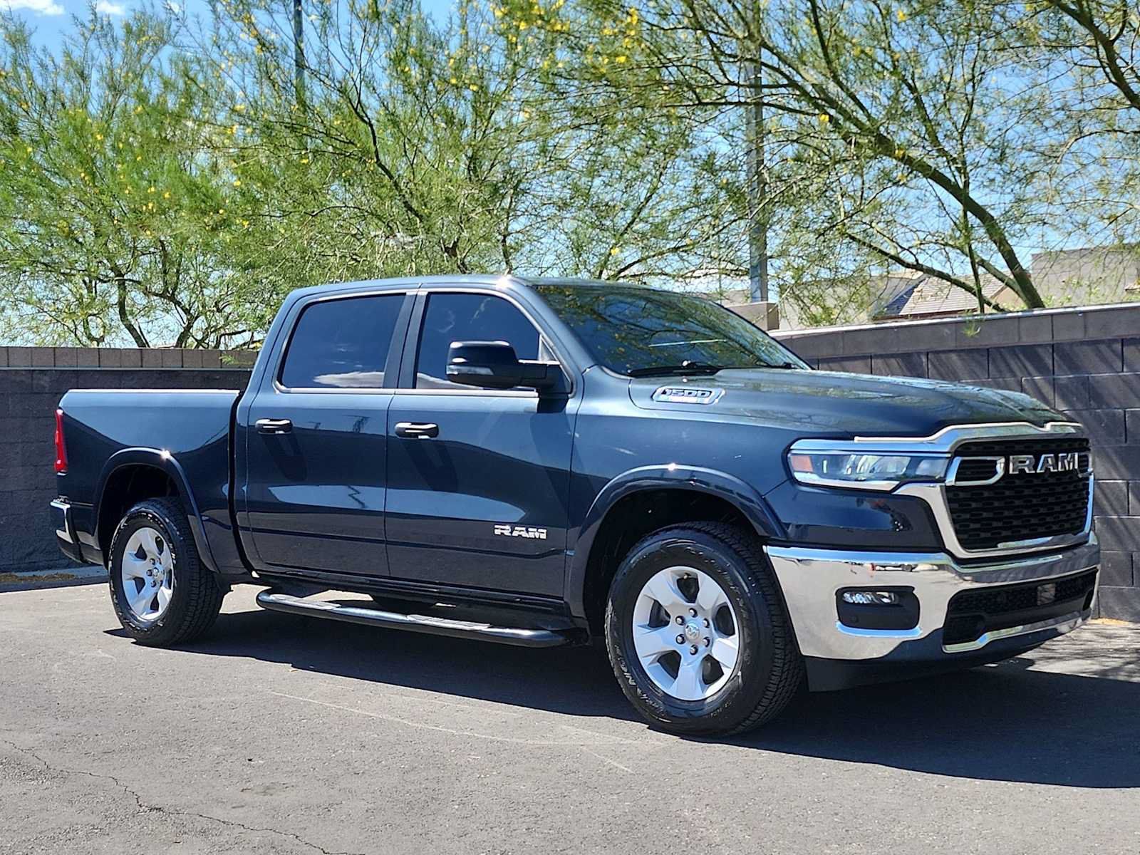 Used 2025 RAM 1500 Big Horn AWD/4WD image 2