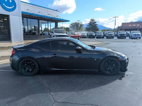 Used 2019 Toyota 86 RWD image 2