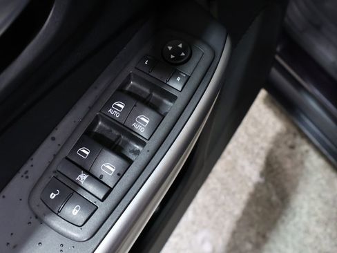 Certified 2021 Jeep Cherokee Latitude Lux w/ Comfort/Convenience Group image 16