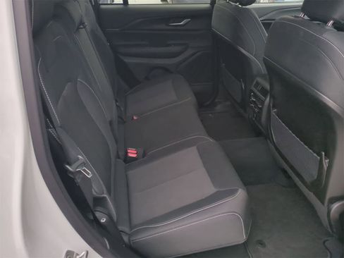 Certified 2023 Jeep Grand Cherokee Laredo w/ Luxury Tech Group I image 20