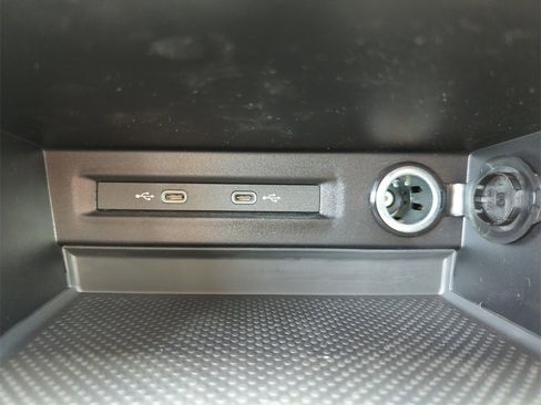 New 2025 Volkswagen Taos S image 31